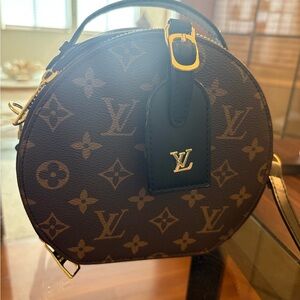 Fashion Poshers Brown Mini Bag with Elegant Design